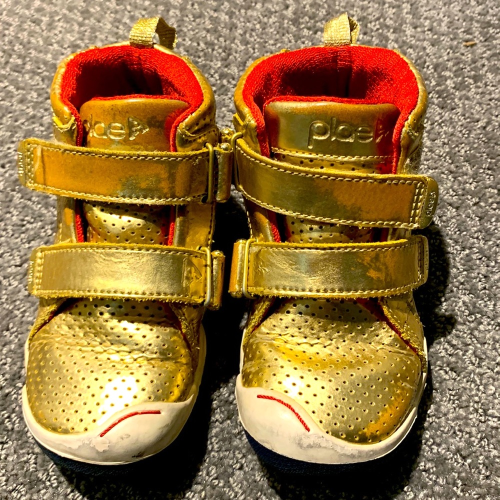 Plae gold metallic high tops! Toddler size 10.